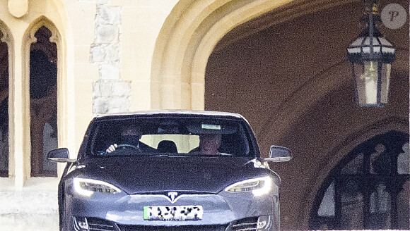 Le prince Charles à la sortie du château de Windsor, au lendemain du décès du prince Philip, duc d'Edimbourg. Le 10 avril 2021