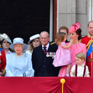 Camilla Parker-Bowles, duchesse de Cournouailles, Le prince Charles, prince de Galles, La reine Elisabeth II d'Angleterre, le prince Philip, duc d'Edimbourg, Catherine Kate Middleton, duchesse de Cambridge, la princesse Charlotte, le prince George et le prince William, duc de Cambridge - La famille royale d'Angleterre au balcon du palais de Buckingham pour assister à la parade "Trooping The Colour" à Londres le 17 juin 2017.