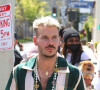 M Pokora (Matt) fait la promotion de la marque "Beignet Box" de Christina Milian lors d'une parade à Los Angeles le 10 avril 2021.