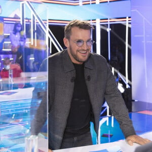 Exclusif - Benjamin Castaldi porte des lunettes, après son opération des yeux pour les "ouvrir" un peu plus - Enregistrement de l'émission "TPMP (Touche Pas à Mon Poste)", présentée par C.Hanouna et diffusée en direct sur C8 le 12 avril © Jack Tribeca / Bestimage