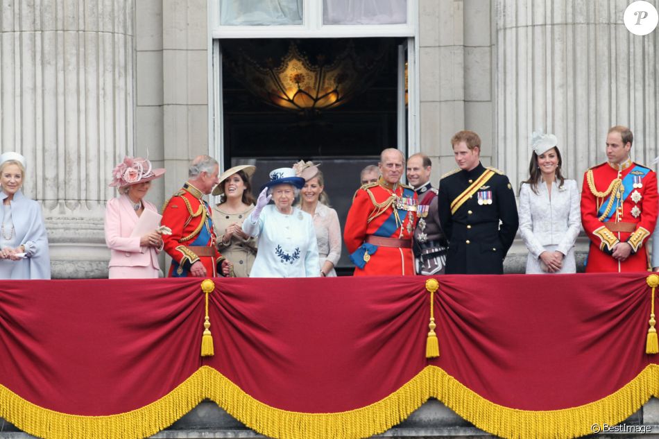 Camilla Parker Bowles, la duchesse de Cornouailles, le prince Charles, la princesse Eugenie d'York, la princesse Anne, Vice Amiral Timothy Laurence, la reine Elisabeth II, la comtesse de Wessex, le prince Andrew, le prince Edouard, comte de Wessex, le prince Philip, duc d'Edimbourg, le prince Harry, Catherine Kate Middleton, la duchesse de Cambridge, le prince William - La famille royale britannique réunie au balcon du Buckingham Palace pour le traditionnel "Trooping the Colour" et pour célébrer l'anniversaire de la reine (88 ans) en avance, à Londres, le 14 juin 2014.