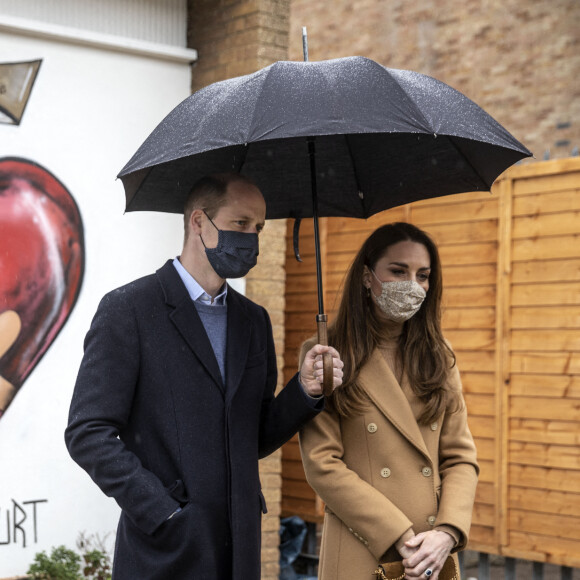Le prince William, duc de Cambridge, et Kate Catherine Middleton, duchesse de Cambridge, en visite à l'établissement "Newham Ambulance Station" à Londres. Le 18 mars 2021