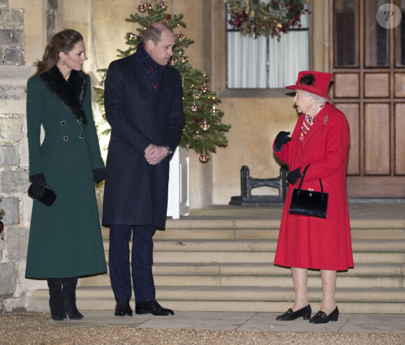 Kate Middleton, le prince William, la reine Elizabeth II - La famille royale se réunit devant le château de Windsor. Le 8 décembre 2020.
