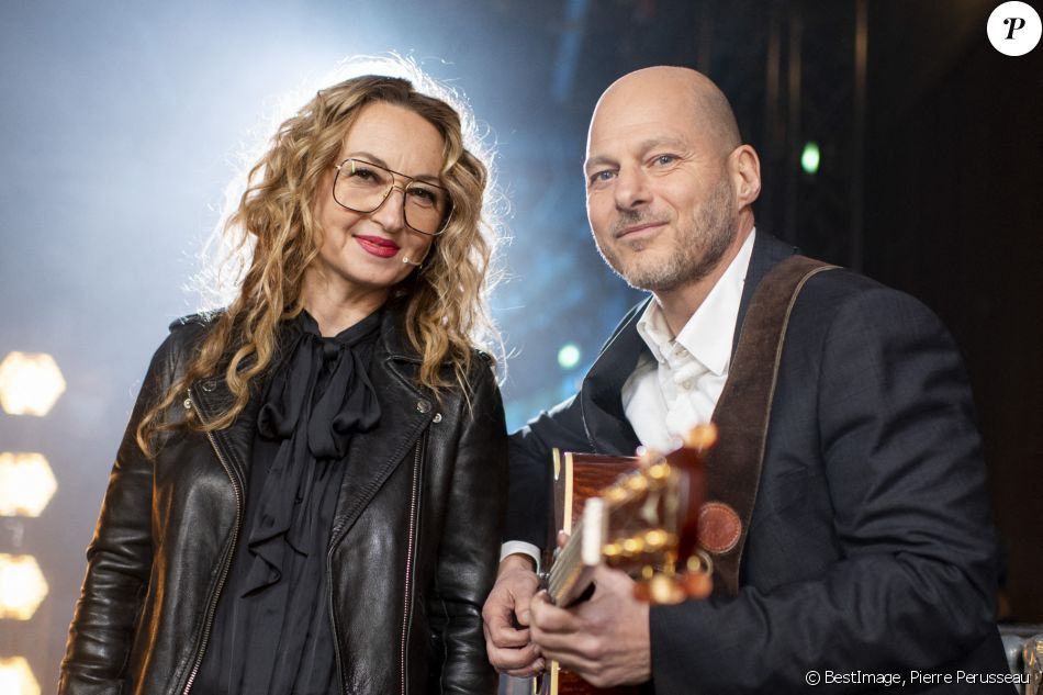 Exclusif - Christelle Chollet & son guitariste - Backstage de l'enregistrement de l'émission "Les comiques préférés des français" au Palais des Sports (Dôme de Paris) à Paris, qui sera diffusée le 17 avril sur France 2 © Pierre Perusseau / Bestimage