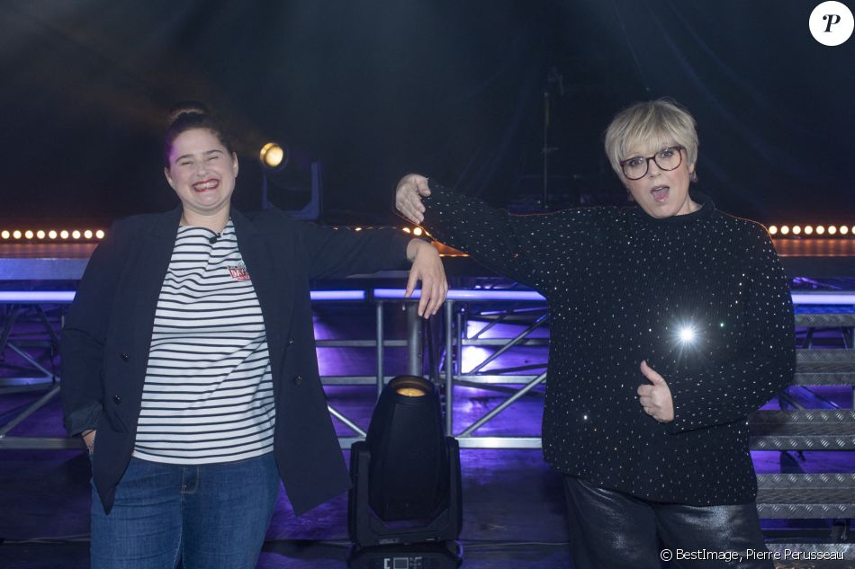 Exclusif - Élodie Poux et Laurence Boccolini - Backstage de l'enregistrement de l'émission "Les comiques préférés des français" au Palais des Sports (Dôme de Paris) à Paris, qui sera diffusée le 17 avril sur France 2 © Pierre Perusseau / Bestimage