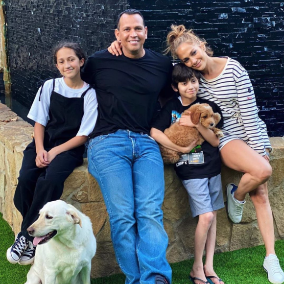 Jennifer Lopez, ses deux enfants Max et Emme, et son ex-fiancé Alex Rodriguez. Juin 2020.