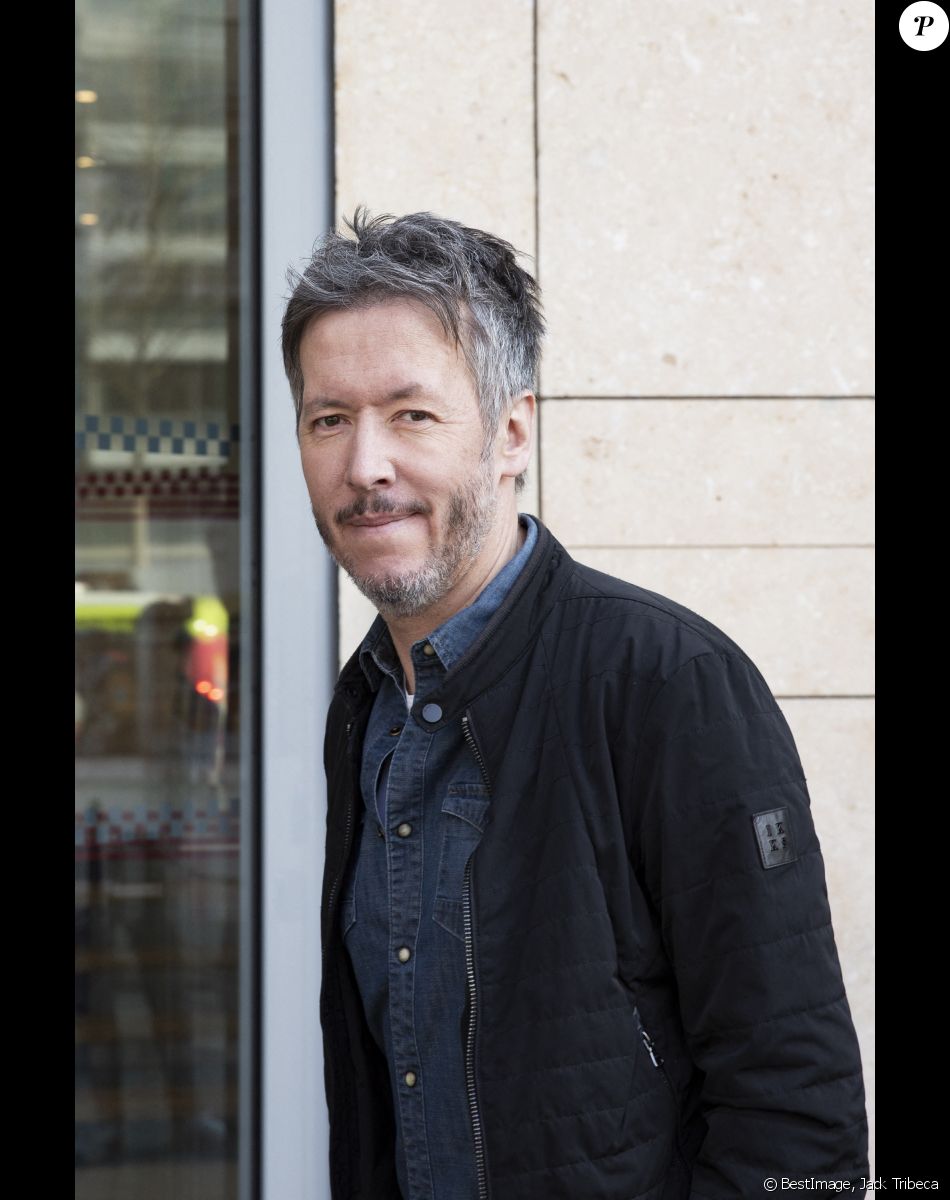 Exclusif- Jean-Luc Lemoine - L'équipe de l'émission "Les Grosses Têtes" continue de travailler pendant le confinement lors de l'épidémie de coronavirus (COVID-19) le 8 avril 2020. © Jack Tribeca / Bestimage