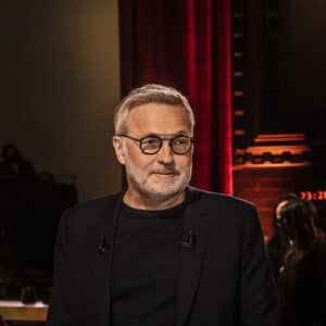 Exclusif - Laurent Ruquier - Enregistrement de l'émission OEED (On Est En Direct) , présentée par Laurent Ruquier et diffusée en direct le 17/04/21 sur France2 , avec pour invités : Alexia Stresi pour son livre : " Batailles " chez Stock. Amandine Petit Miss France 2021, en lice pour le concours de Miss Univers 2020, le 16 mai 2021 à Davie, en Floride (heure américaine). Barbara Pravi représente la France à l'Eurovision 2021, le 22 mai à Rotterdam (Pays-Bas), single : " Voilà " Chanson qu'elle interprète accompagnée par Agnès Imbault au piano, en tournée : Le 1er février 2022 au Trianon Philippe Etchebest le célèbre Chef étoilé et meilleur ouvrier de France Magda amie de Fabien Azoulay, emprisonné en Turquie depuis 2017 Edouard Louis pour ses livres : " Combats et métamorphoses d'une femme " chez Seuil et " Dialogue sur l'art et la politique " chez Puf avec Ken Loach Matthieu Ricard & Ilios Kotsou pour leur livre : " Les folles histoires du sage Nasredin " aux éditions de l'Iconoclaste /Allary, Matthieu Ricard publie également " Nos amis les animaux " chez Allary. Yann Le Quellec pour sa BD : " Les Amants d'Hérouville, une histoire vraie " chez Delcourt avec Romain Ronzeau Youssoupha pour son CD : " Neptune Terminus " (Believe) en tournée : Trianon le 31 mars 2022. Interprète : " Mon roi " entouré de trois choristes et de Manu Sauvage au clavier - Paris le 17/04/2021 ©Jack Tribeca / Bestimage 