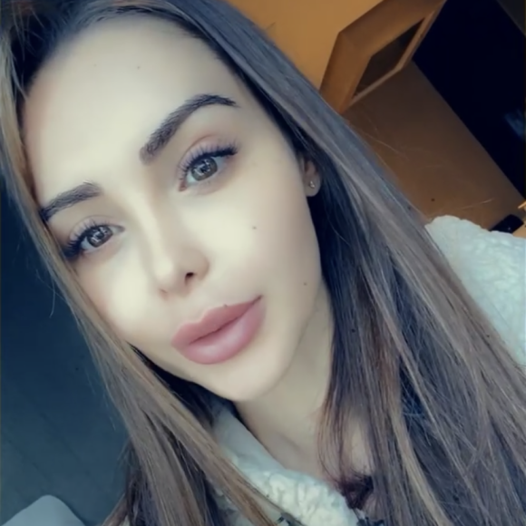 Nabilla explique vouloir prendre du recul avec ses réseaux sociaux - Snapchat