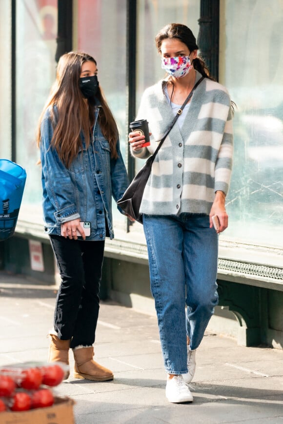 Exclusif - Katie Holmes et sa fille Suri Cruise passent l'après midi ensemble à New York le 13 décembre 2020.