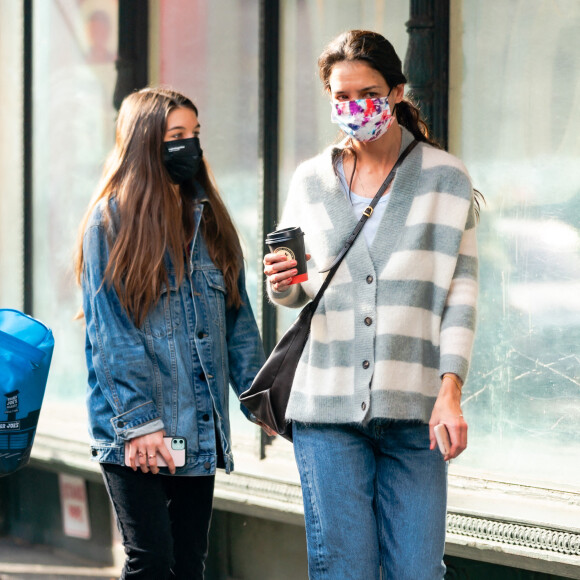 Exclusif - Katie Holmes et sa fille Suri Cruise passent l'après midi ensemble à New York le 13 décembre 2020.