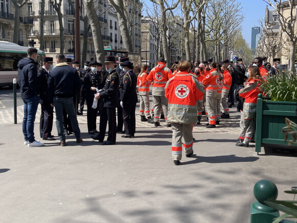La grande famille des pompiers et la famille de la croix-rouge française - Obsèques de Andréas Laroche-Joubert en l'église Saint-Pierre de Neuilly-sur-Seine, France, le 18 avril 2021. 