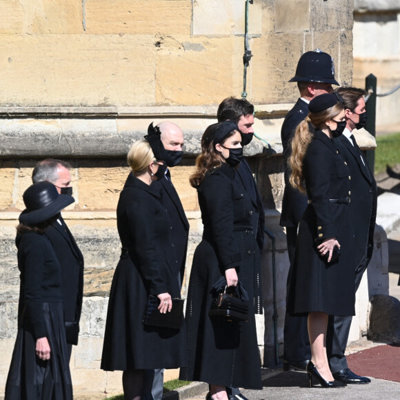 Catherine Kate Middleton, la duchesse de Cambridge, Zara Phillips (Tindall) et Mike Tindall, la princesse Eugenie d'York et son mari Jack Brooksbank, la princesse Beatrice d'York et son mari Edoardo Mapelli Mozzi - Arrivées aux funérailles du prince Philip, duc d'Edimbourg à la chapelle Saint-Georges du château de Windsor, Royaume Uni, le 17 avril 2021.