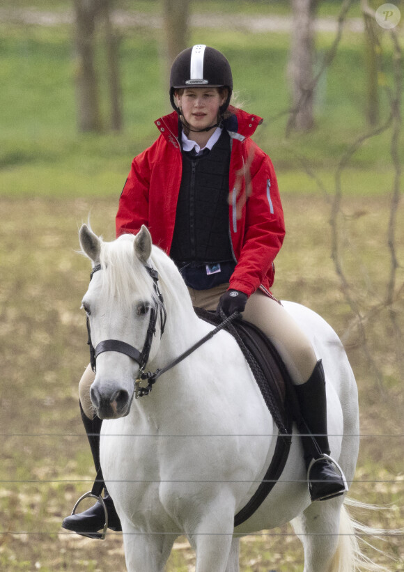 Lady Louise Windsor, qui fêtera son 18ème anniversaire en novembre de cette année, fait sa traditionnelle promenade à cheval du matin dans le parc du château de Windsor. Le 8 avril 2021
