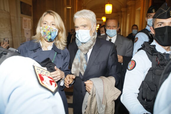 Bernard Tapie et ses avocats Hervé Temime et Julia Minkowski à Paris le 12 octobre 2020. 