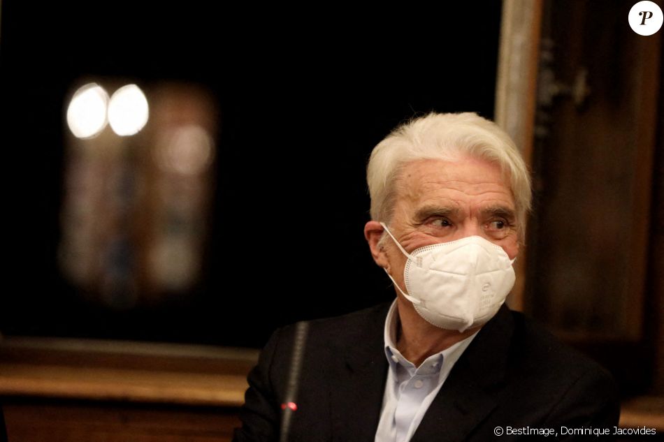 Exclusif - Bernard Tapie intervient lors de la promotion 2020 de la conférence des avocats du barreau de Paris, 11ème séance du premier tour, à la bibliothèque de l'ordre à Paris. Le 7 septembre 2020. © Dominique Jacovides / Bestimage