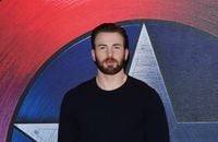 Chris Evans reçoit un DM d'une célèbre chanteuse, alcoolisée, et lui répond avec humour