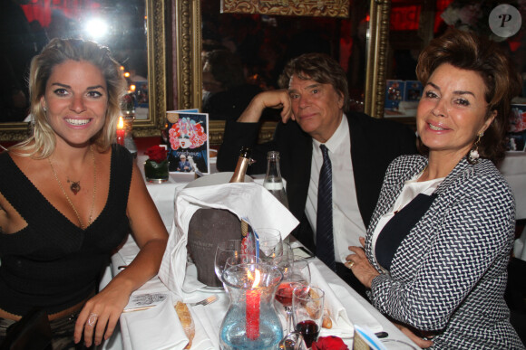 Bernard Tapie avec sa femme Dominique et sa fille Sophie - Michou fête ses 85 ans et les 60 ans de son cabaret à Paris le 20 juin 2016. © Philippe Baldini / Bestimage 