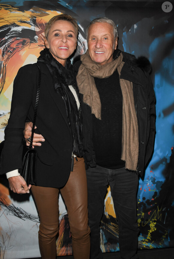 Exclusif - Yves Rénier avec sa femme Karin - Générale de la pièce "Groenland" avec Géraldine Danon au théâtre "La Scala" à Paris le 8 novembre 2019. © Coadic Guirec/Bestimage