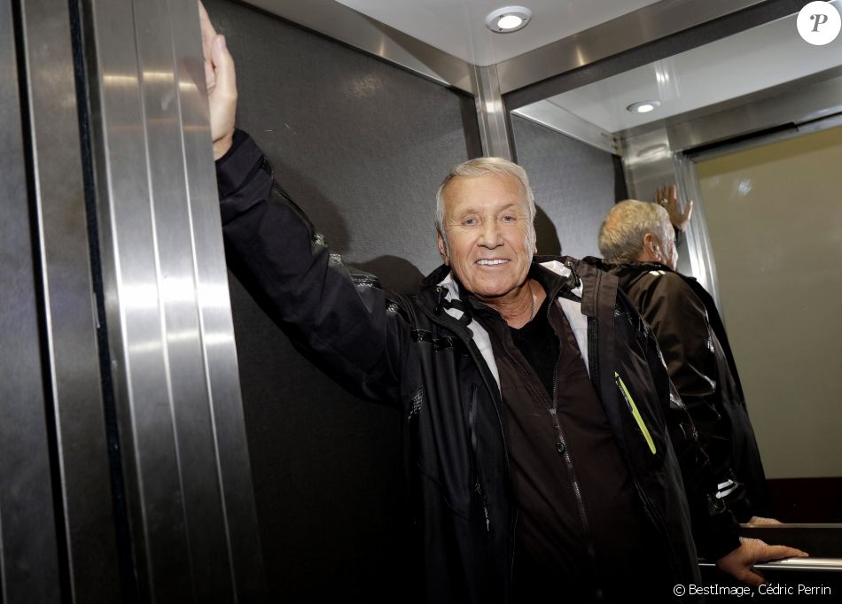 Exclusif - Rendez-vous avec Yves Rénier à Paris le 6 novembre 2019. © Cédric Perrin/Bestimage