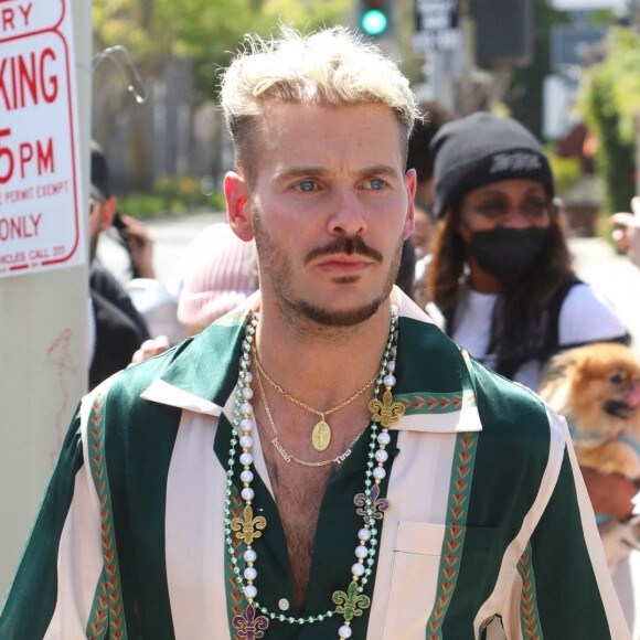 M. Pokora fait la promotion de la marque "Beignet Box" lors d'une parade à Los Angeles.