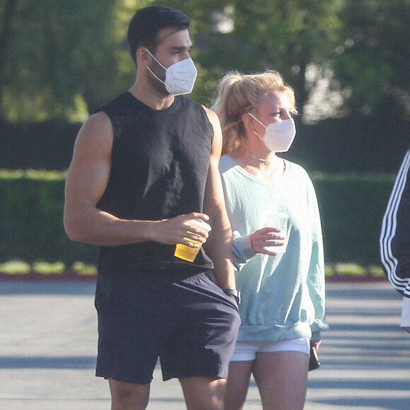 Exclusif - Une des première sorties de Britney Spears depuis l'épidémie de coronavirus (COVID-19) avec son compagnon Sam Asghari. Los Angeles, le 16 mars 2021.