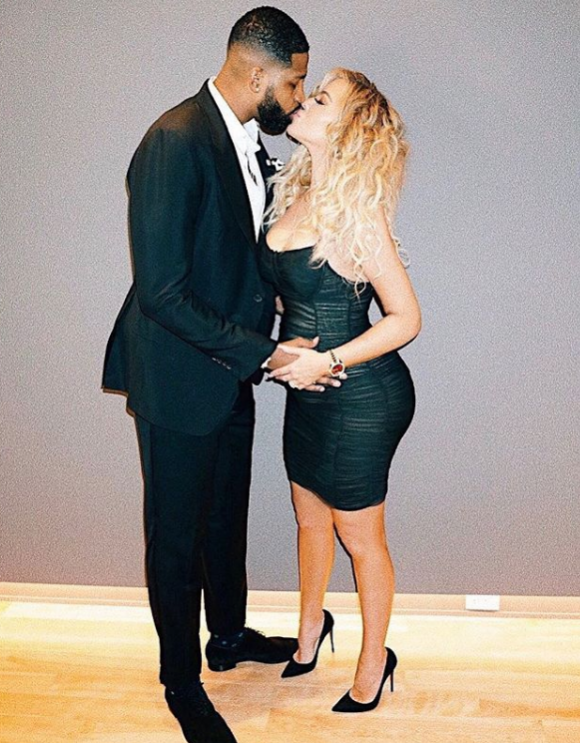 Khloé Kardashian (enceinte) et Tristan Thompson sur une photo publiée sur Instagram en janvier 2018