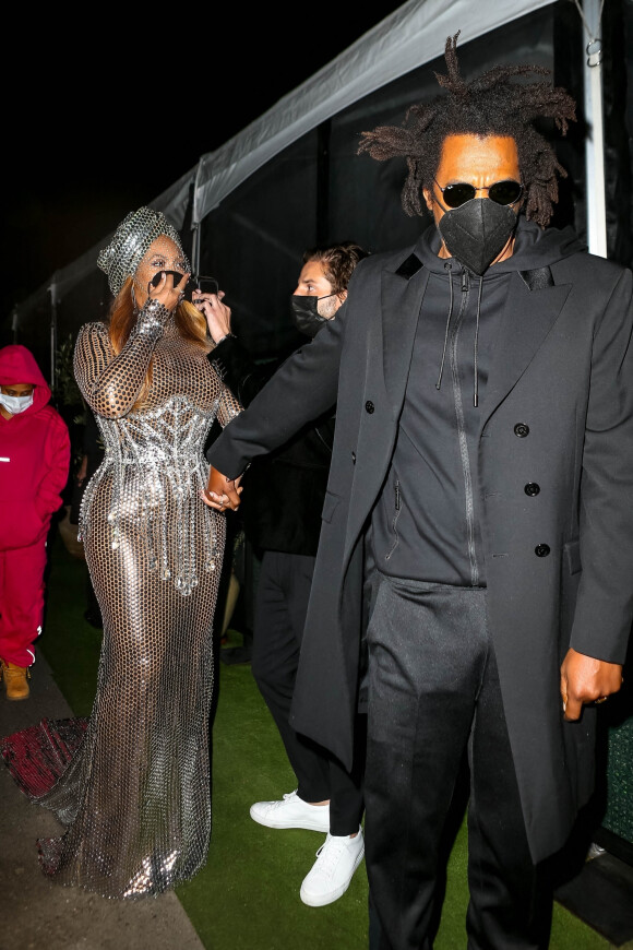 Beyoncé et Jay Z quittent le restaurant Giorgio Baldi à Los Angeles après l'after de la soirée des Grammy Awards le 15 mars 2021. Lors de la cérémonie, Beyoncé à remporté son 28ème Grammy Award, ce qui fait d'elle, la chanteuse la plus titrée.