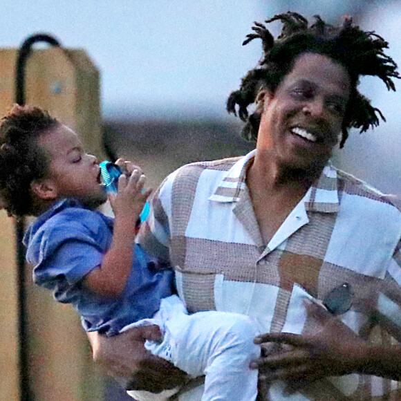 Exclusif - Beyonce et Jay-Z en famille font une sortie en mer sur un luxueux bateau avec Jack Dorsey, le PDG de Twitter, dans les Hamptons, le 24 août 2020.