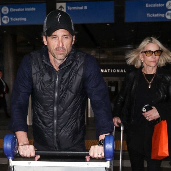 Patrick Dempsey et sa femme Jillian Fink arrivent à l'aéroport de LAX à Los Angeles, le 19 février 2020