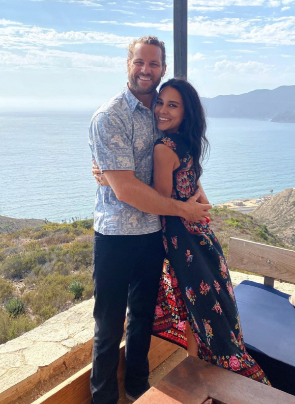 Maya Stojan et son mari Todd Clever lors de leurs fiançailles. Août 2020.