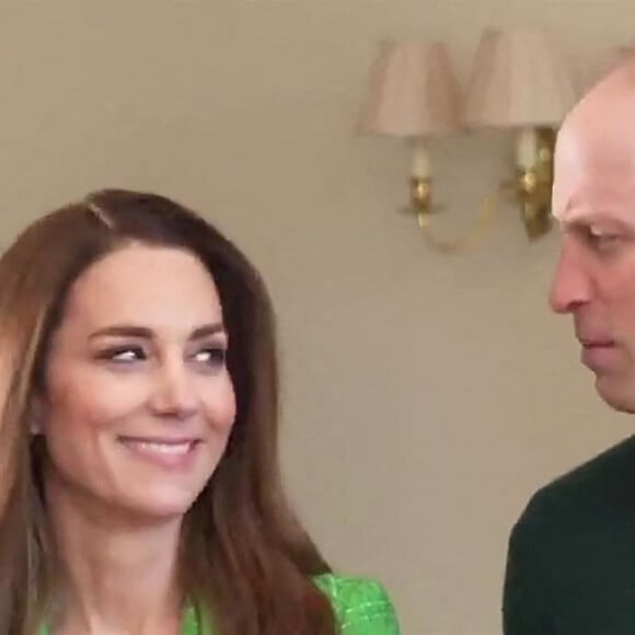 Le prince William, duc de Cambridge et la Catherine Kate Middleton , duchesse de Cambridge souhaitent en visioconférence une joyeuse Saint-Patrick "beannachtaí na Féile Pádraig oraibh" aux Irlandais le 17 mars 2021