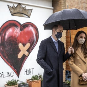 Le prince William, duc de Cambridge, et Kate Catherine Middleton, duchesse de Cambridge, en visite à l'établissement "Newham Ambulance Station" à Londres. Le 18 mars 2021