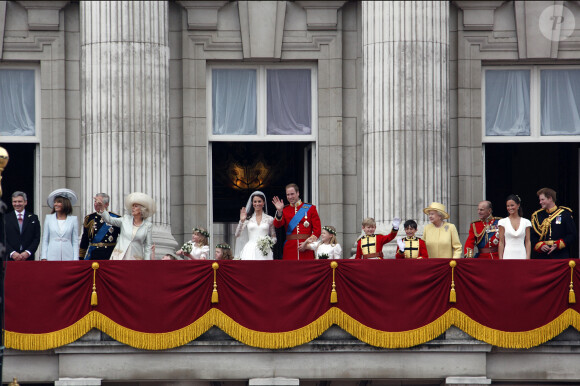 Michael Middleton, Carole Middleton, le prince Charles et Camilla Parker Bowles, duchesse de Cornouailles, la reine Elisabeth II d'Angleterre, le prince Philip, duc d'Edimbourg, Pippa Middleton et le prince Harry - Mariage de Kate Middleton et du prince William d'Angleterre à Londres. Le 29 avril 2011