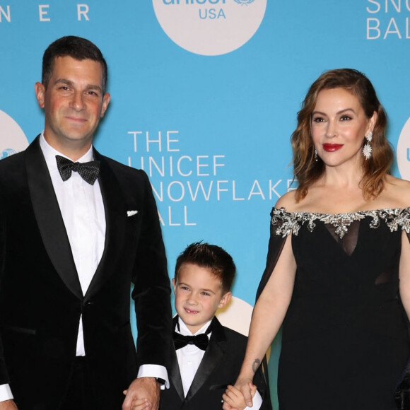 Alyssa Milano, son mari Dave Bugliari et leur fils Milo - Soirée Unicef USA Snowfake Ball à New York le 27 novembre 2018.