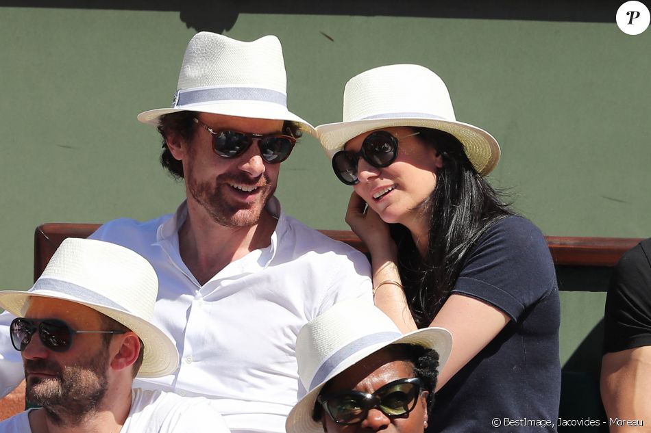 Marie Drucker et son compagnon Mathias Vicherat - Personnalités dans les tribunes lors des internationaux de France de Roland Garros à Paris. Le 10 juin 2017. © Jacovides - Moreau / Bestimage