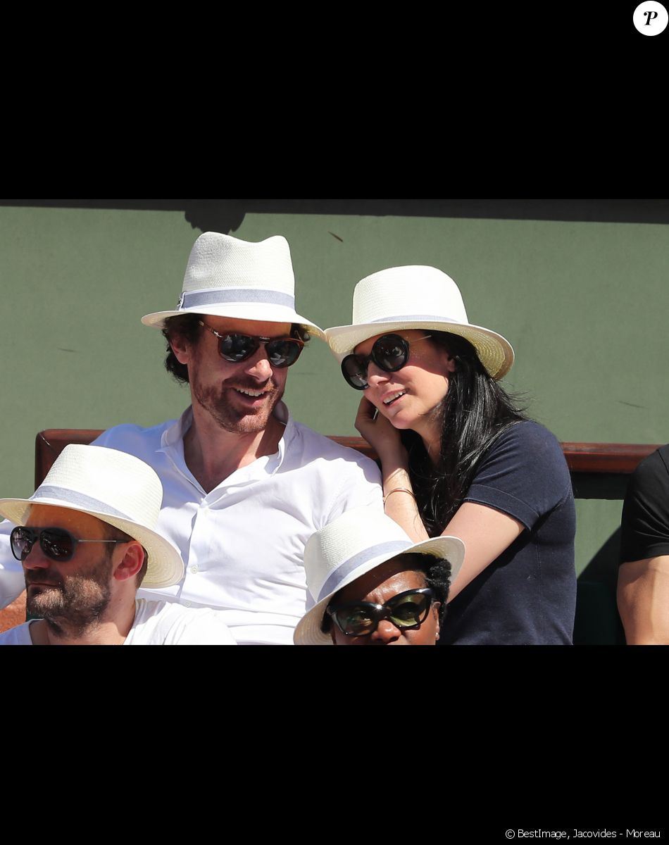 Marie Drucker et son compagnon Mathias Vicherat - Personnalités dans les tribunes lors des internationaux de France de Roland Garros à Paris. Le 10 juin 2017. © Jacovides - Moreau / Bestimage