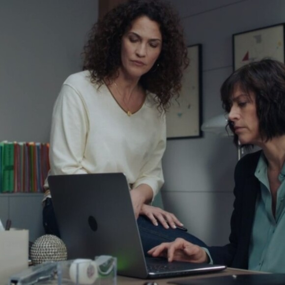 Linda Hardy et Anne Caillon dans la série "Demain nous appartient", sur TF1.