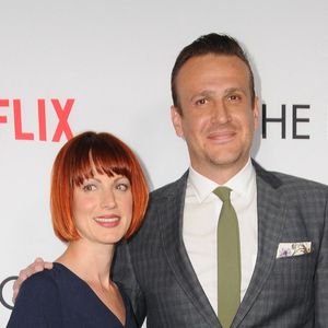Alexis Mixter et son compagnon Jason Segel à la première de 'The Discovery' au théâtre The Vista à Los Angeles, le 29 mars 2017 © Birdie Thompson/AdMedia via Zuma/Bestimage