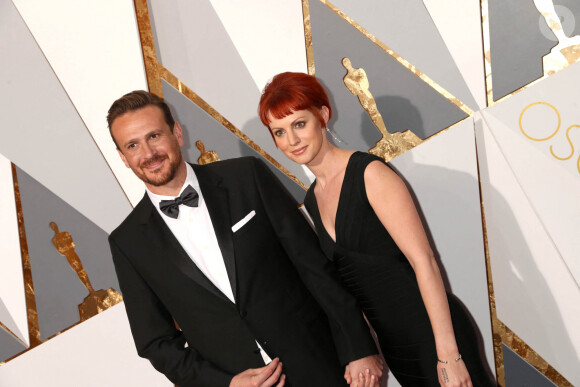 Jason Segel et sa compagne Alexis Mixter - Photocall de la 88ème cérémonie des Oscars au Dolby Theatre à Hollywood, le 28 février 2016