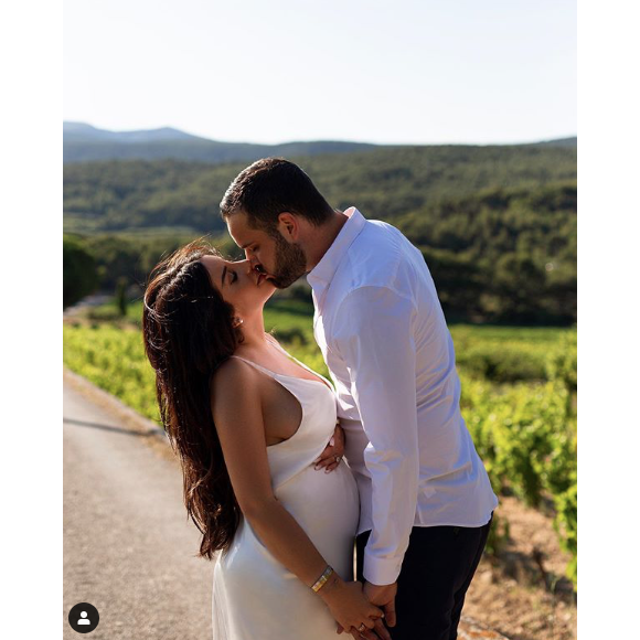Laura Lempika et Nikola Lozina vont être les parents d'un petit garçon. La nouvelle a été annoncé le 23 juillet 2020.