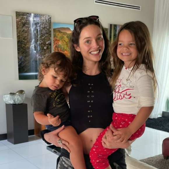 Jenaye Noah et ses deux neveux. Avril 2021.