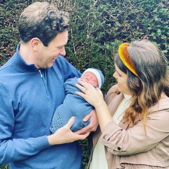 Eugenie d'York, son mari Jack Brooksbank et leur fils August sur Instagram, février 2021.