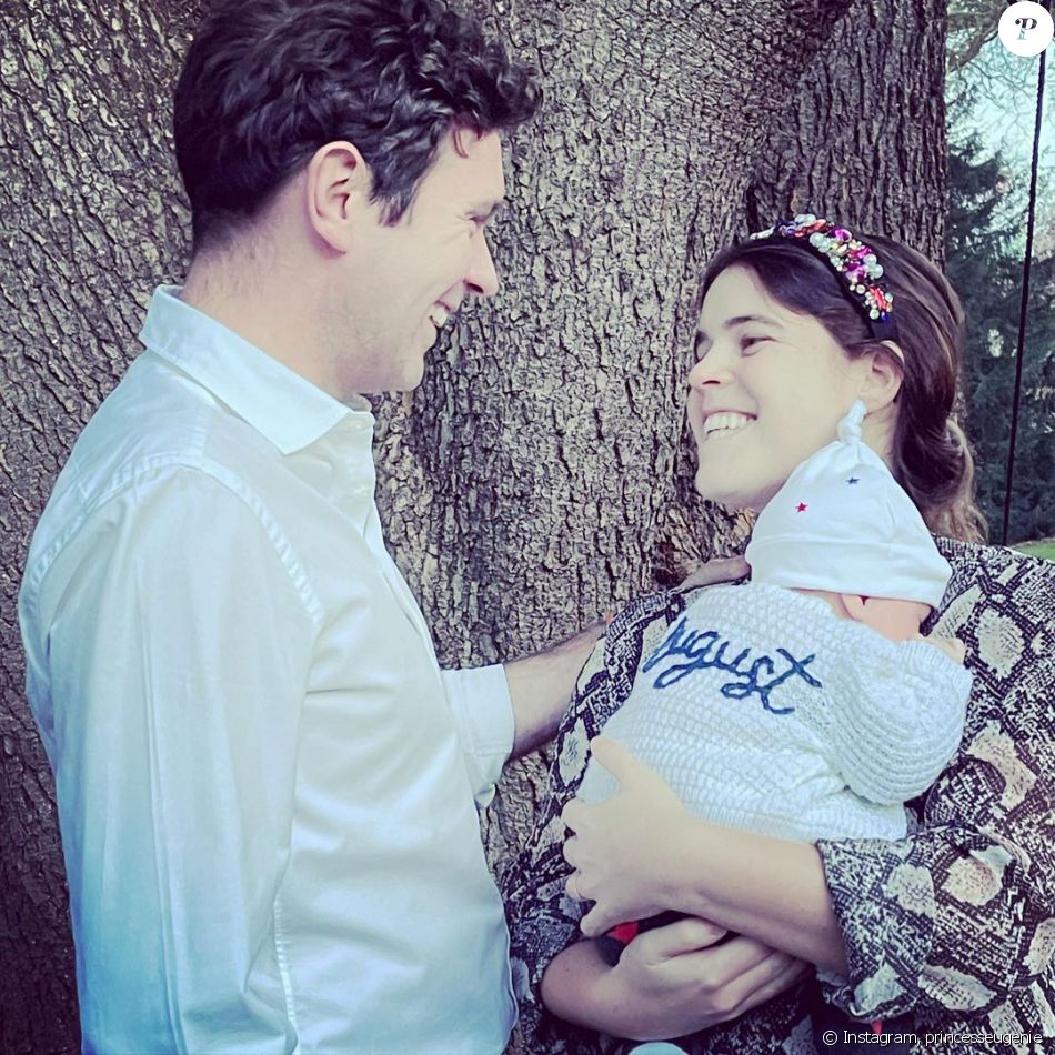 Eugenie d'York, son mari Jack Brooksbank et leur fils August sur Instagram, mars 2021.