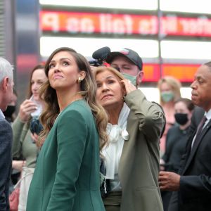 Jessica Alba assiste à l'introduction en bourse de sa société "Honest" au Nasdaq. New York, le 5 mai 2021.