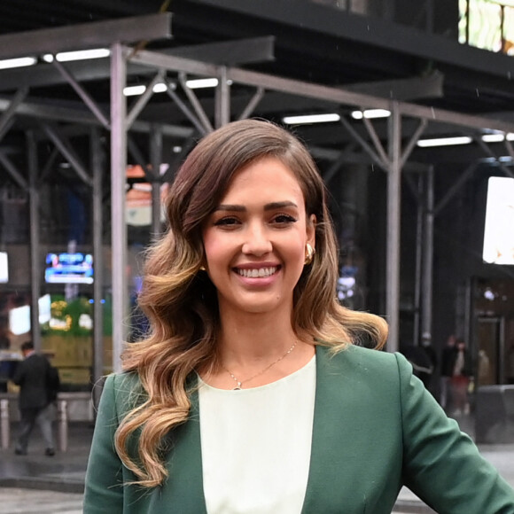 Jessica Alba assiste à l'introduction en bourse de sa société "Honest" au Nasdaq. New York, le 5 mai 2021.