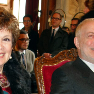 Exclusif - Catherine Laborde et Thomas Stern dans la mairie - Mariage de Catherine Laborde et Thomas Stern le samedi 9 novembre 2013 à la mairie du 2e arrondissement de Paris.