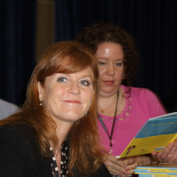 Sarah Ferguson dédicace un de ses livres à New York en 2010. 