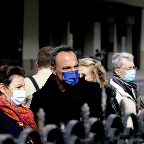 Exclusif - Anne Hidalgo, maire de Paris - Nikos Aliagas présente son exposition photographique "Parisiennes" en compagnie du maire de Paris rue de Rivoli le 4 mai 2021.