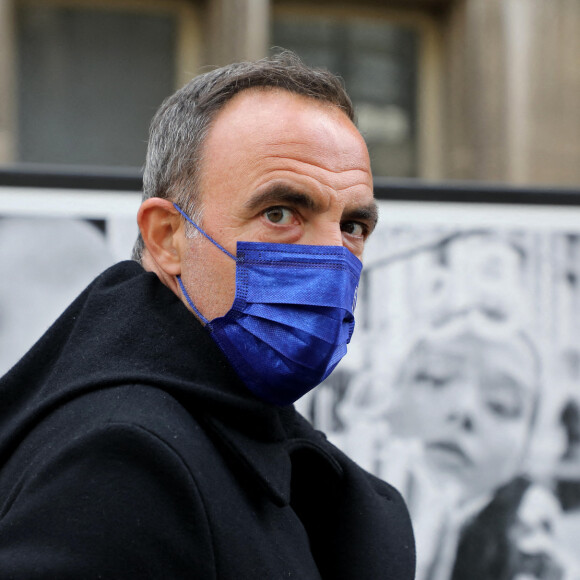 Exclusif - Nikos Aliagas présente son exposition photographique "Parisiennes" en compagnie du maire de Paris rue de Rivoli le 4 mai 2021. Nikos Aliagas expose ses photographies sur les grilles de l'Hôtel de Ville de Paris depuis le 20 avril et jusqu'au 10 mai.